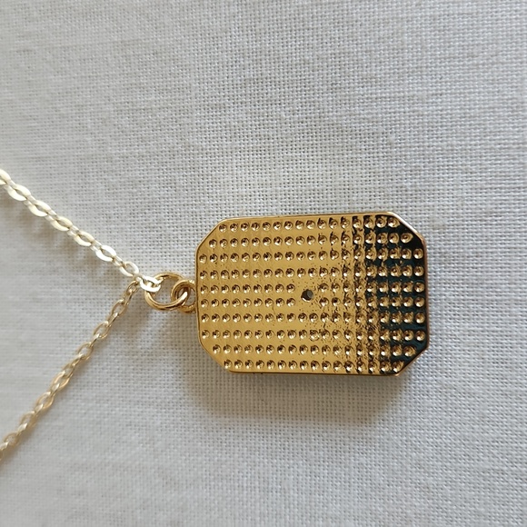 Definitely Wendy, Woman's, NWT Necklace, Chain is 18.50 inches Pendent 1X1.5 in - Picture 5 of 5